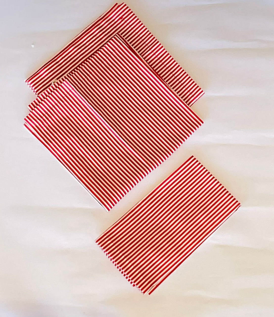 GUARDANAPO DE TECIDO LISTRADO VERMELHO E BRANCO