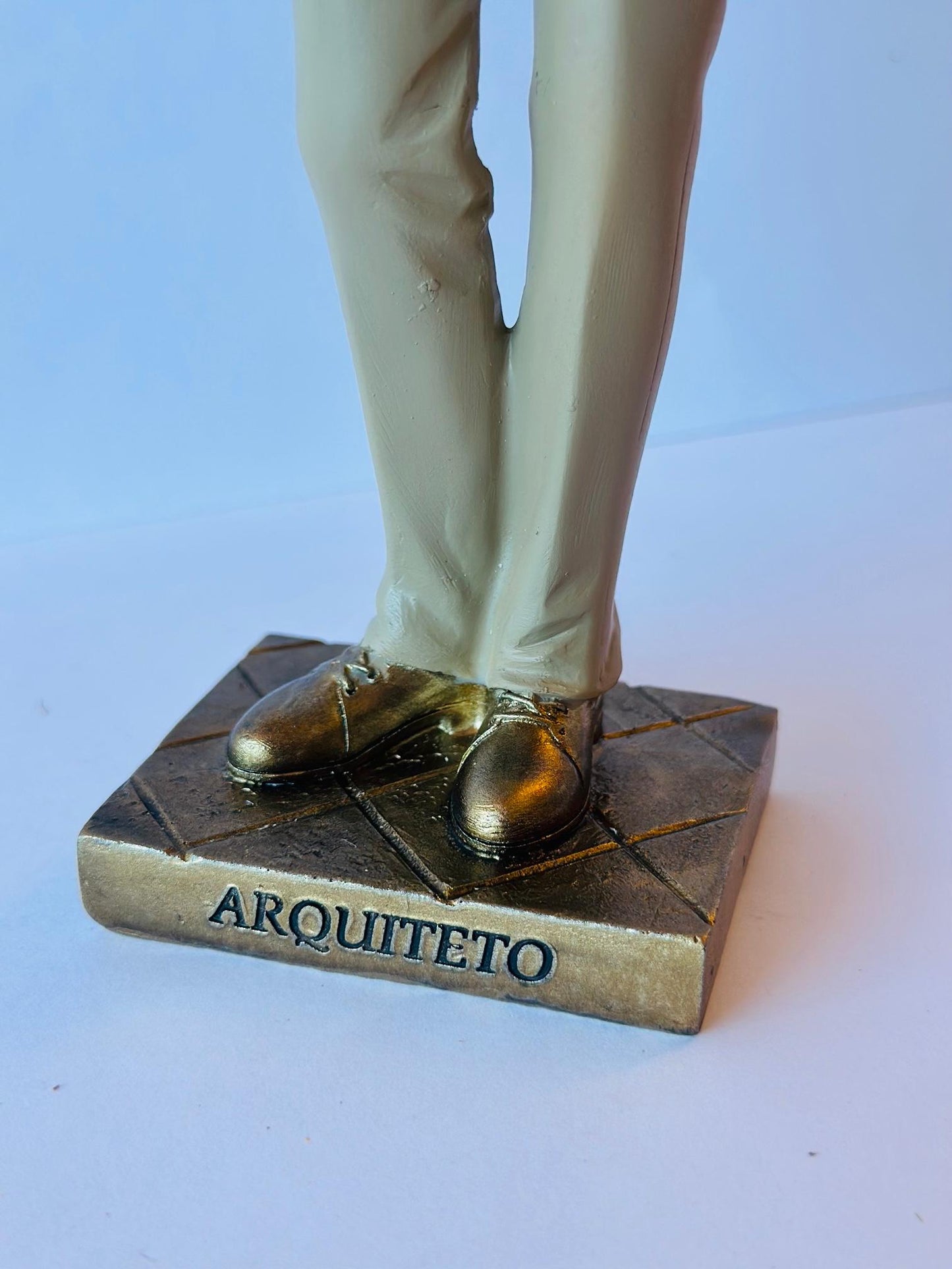ESCULTURA ARQUITETO