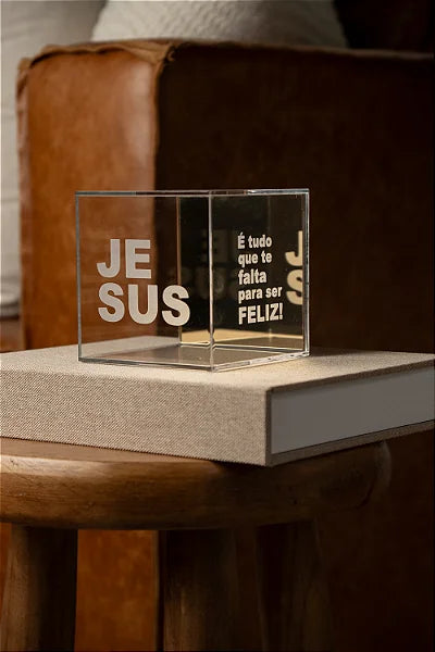 CUBO EM ACRILICO "JESUS, TUDO QUE FALTA PARA SER FELIZ"