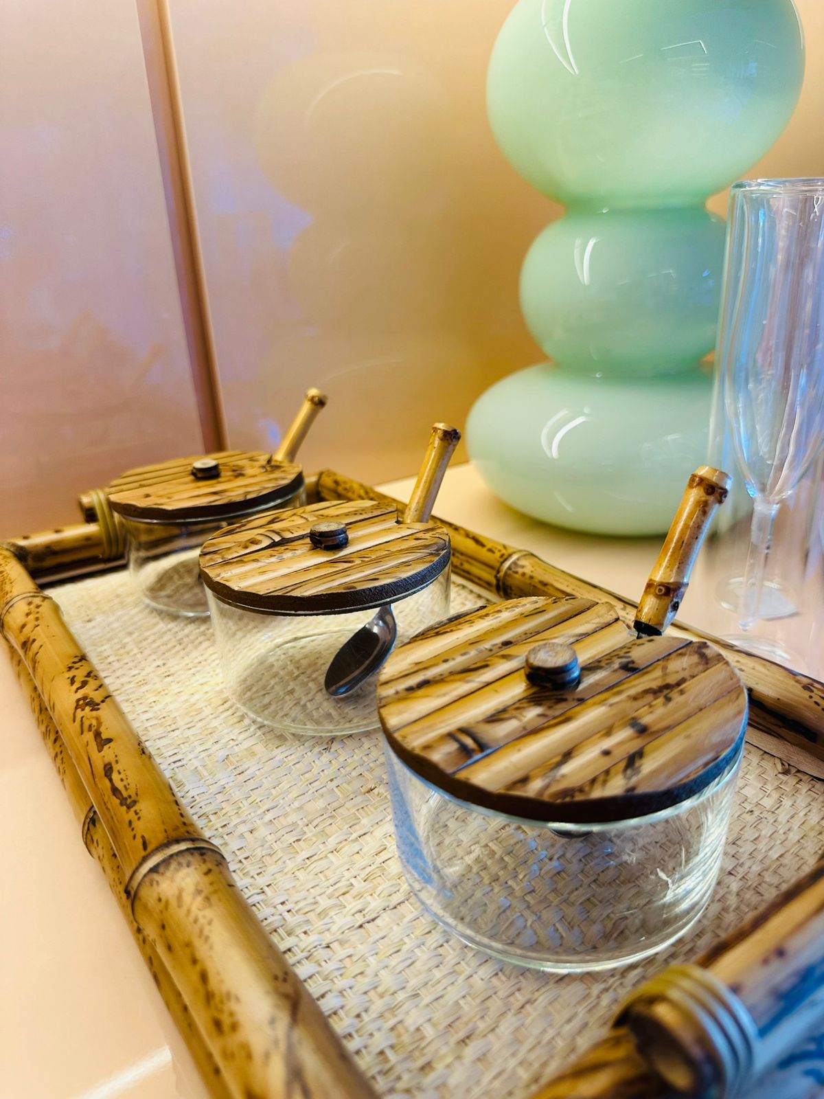 BANDEJA EM BAMBU/PALHA