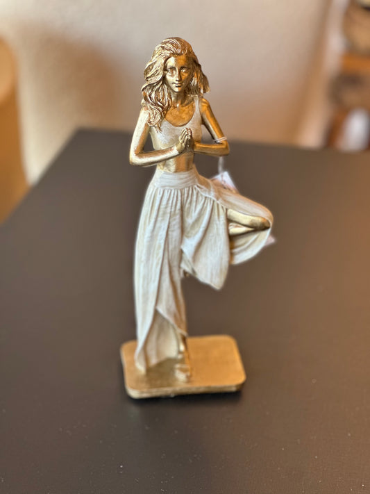 ESCULTURA MULHER YOGA