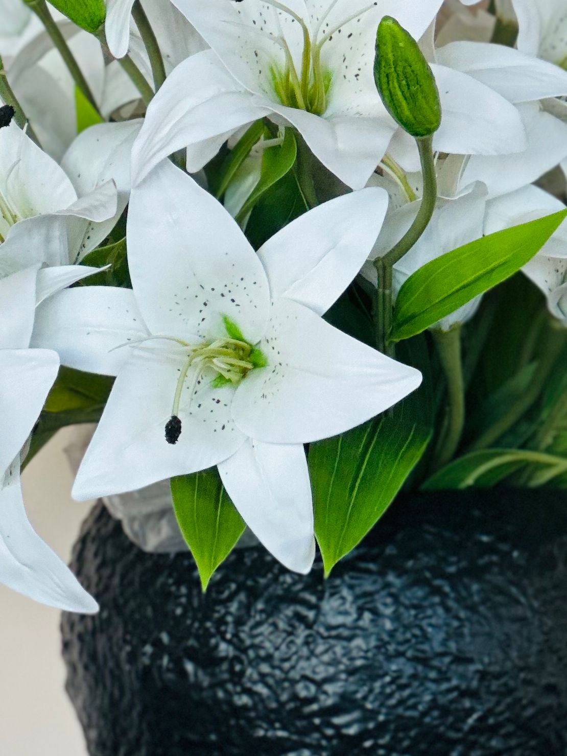 ARRANJO C/ LIRIOS BRANCOS