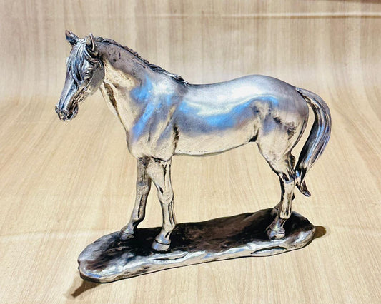 ESCULTURA CAVALO EM METAL