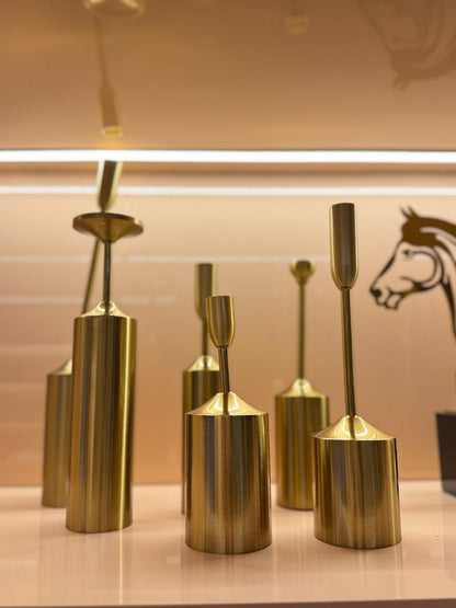 CASTIÇAIS ESCULTÓRICOS DOURADOS