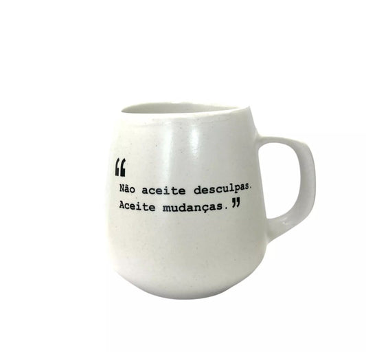 CANECA "NÃO ACEITE DESCULPAS, ACEITE MUDANÇAS"