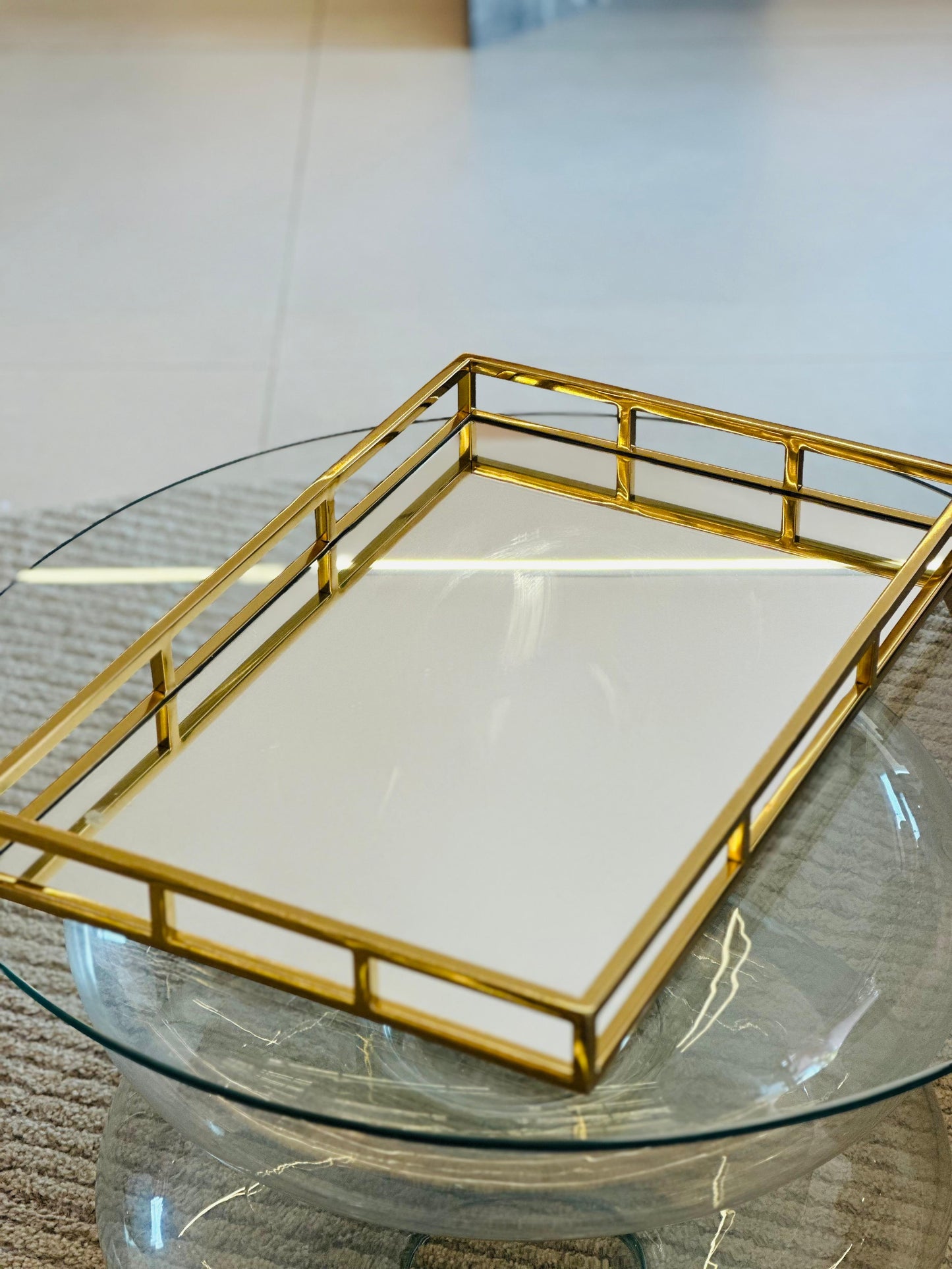 BANDEJA DOURADA EM METAL COM ESPELHO 7X49X35CM