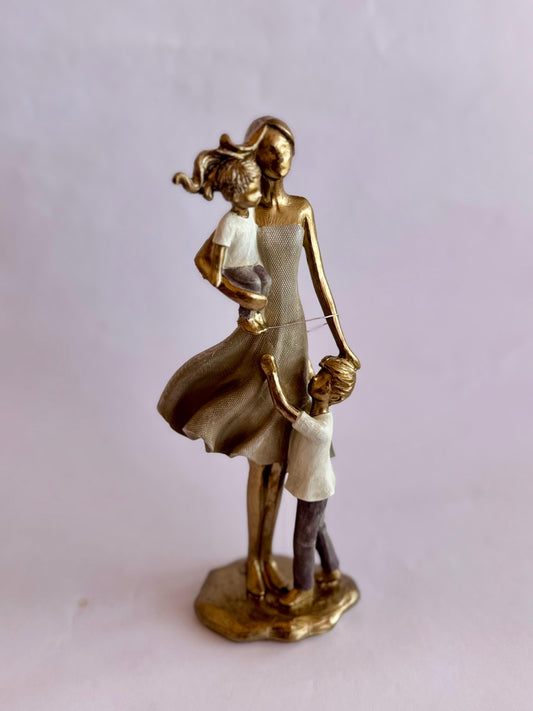 ESCULTURA MÃE E FILHOS