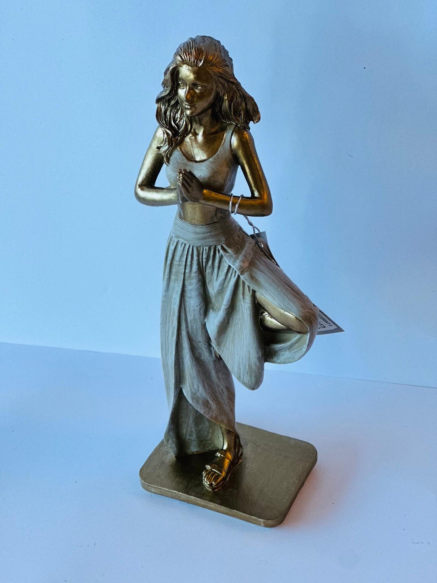 ESCULTURA MULHER YOGA