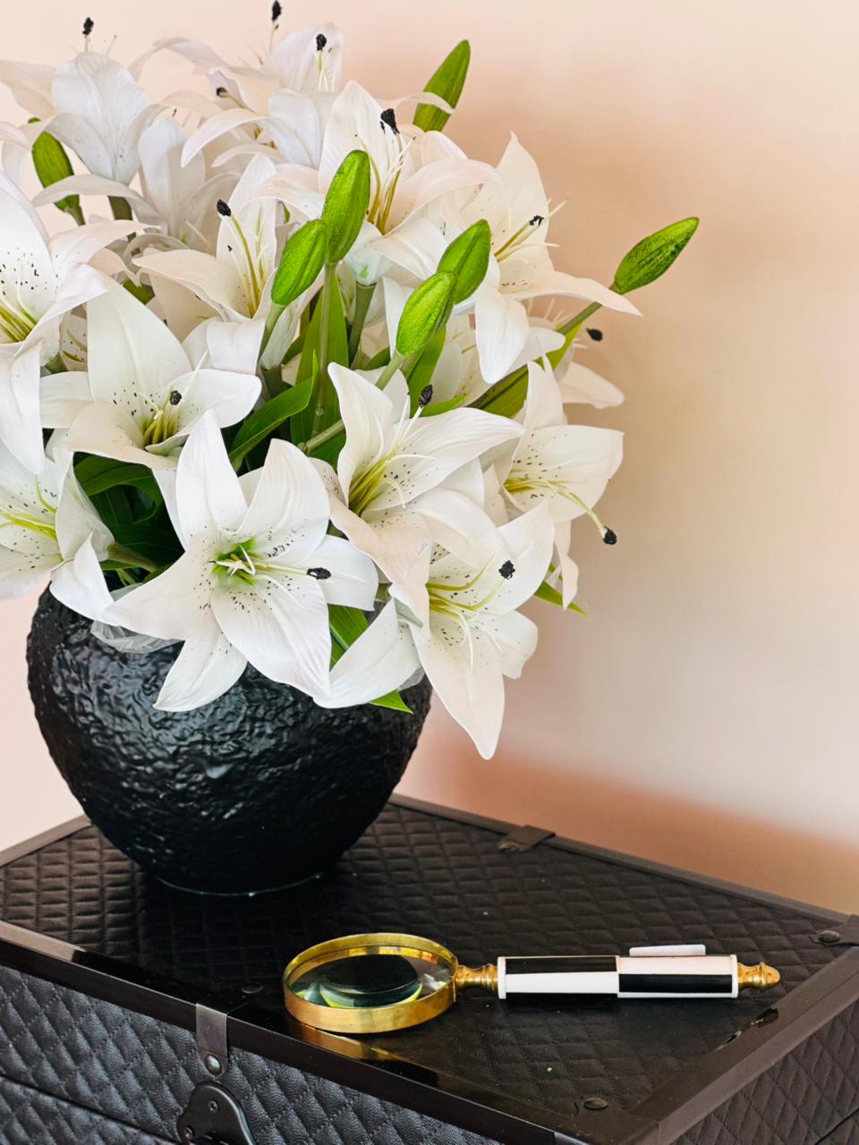 ARRANJO C/ LIRIOS BRANCOS