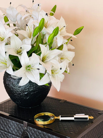 ARRANJO C/ LIRIOS BRANCOS